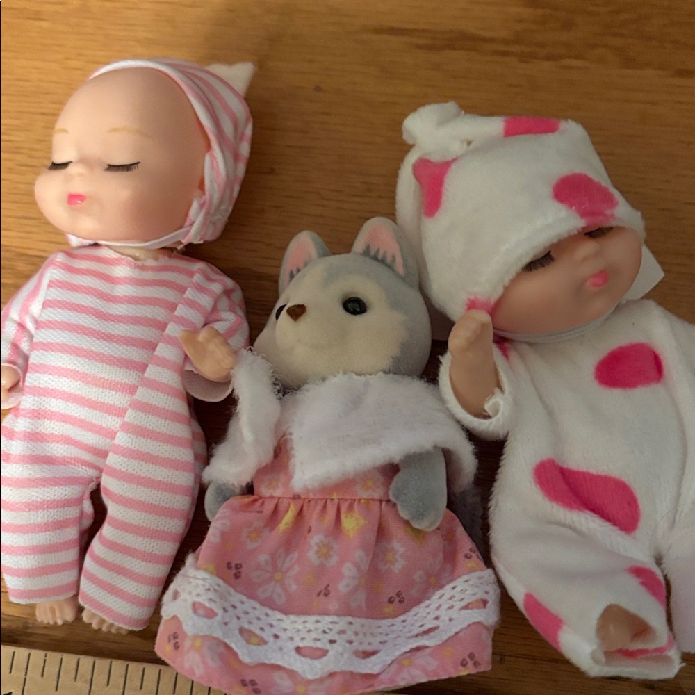 Lot of Assorted Mini Baby Dolls - Pink & White Outfits - Picture 2 of 5